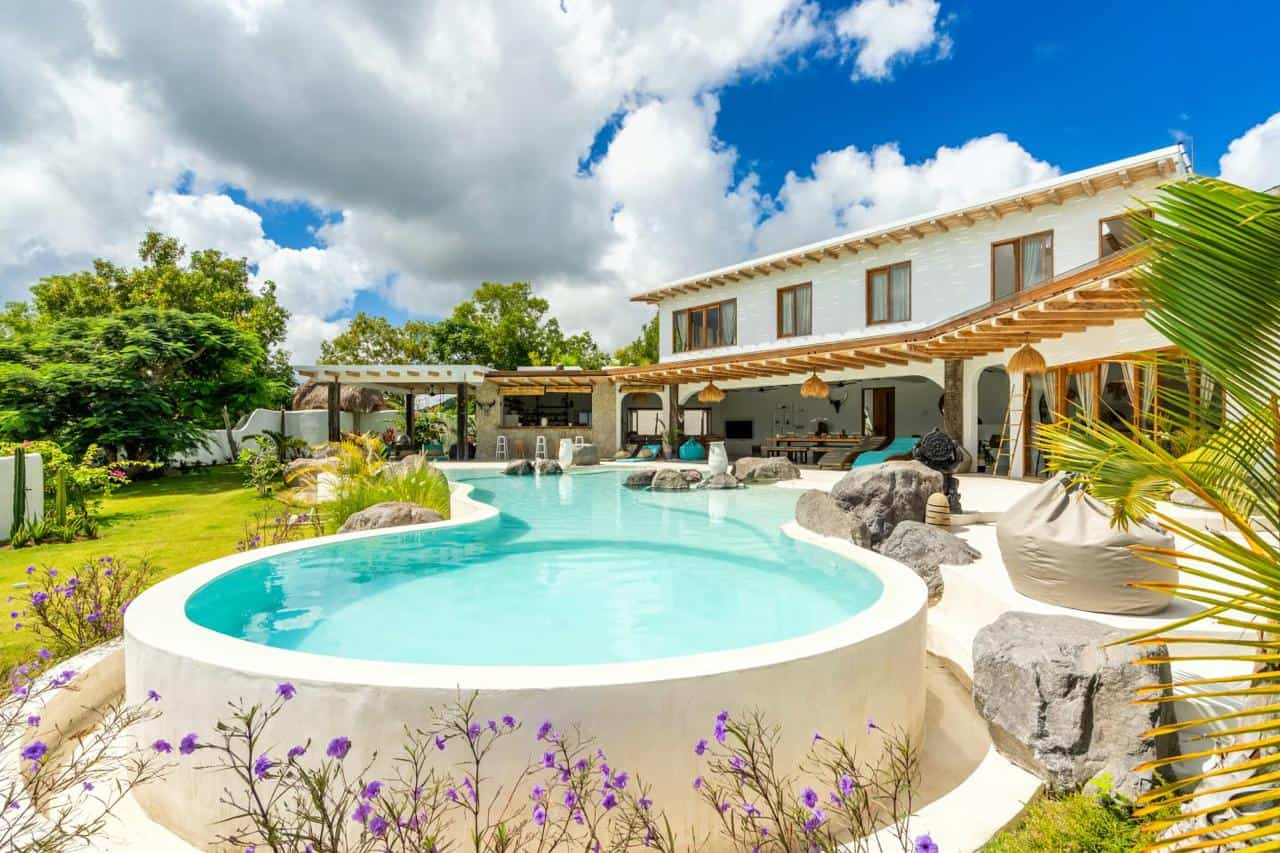 MODERN TROPICAL 4 BEDROOM VILLA FOR SALE LEASEHOLD IN ULUWATU BE-2202 